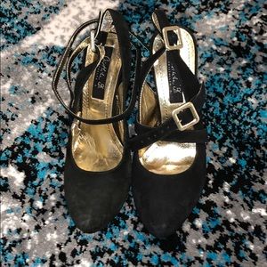 NWOT Strapped platform boutique pumps